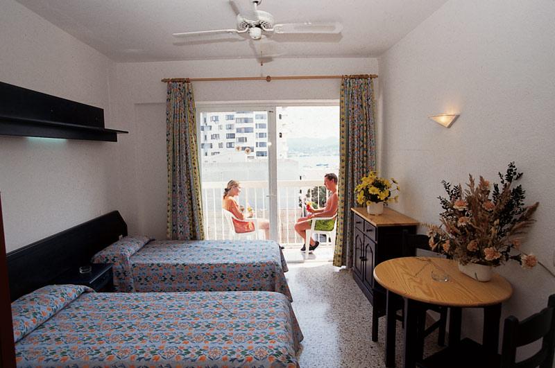 Excelsior Estudios & Apartamentos San Antonio  Room photo